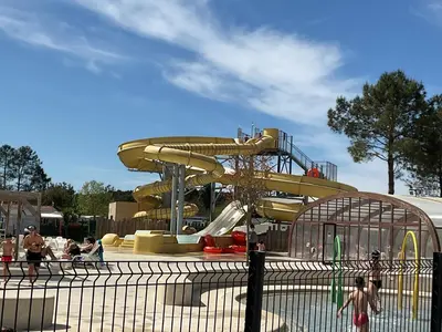 Parc aquatique au sein de le camping ou à proximité