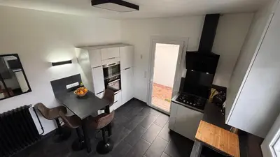Cuisine ou kitchenette dans l'établissement Villa TIKI BAR piscine chauffée 4 chambres