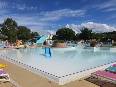Piscine de l'établissement Détente et Lac ou située à proximité