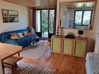 Coin salon dans l'établissement Appartement avec piscine et proche de la plage
