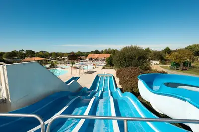 Piscine de l'établissement emplacement 490 ou située à proximité