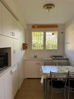 Cuisine ou kitchenette dans l'établissement Appartement Luisa , à 10 minutes des plages