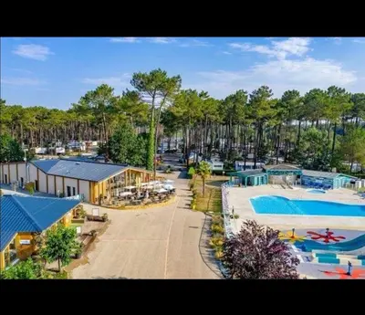 Piscine de l'établissement MOBIL HOME confort et charmant ou située à proximité