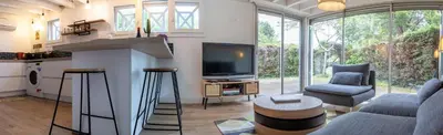 Cuisine ou kitchenette dans l'établissement Séjour au lac à Biscarrosse !