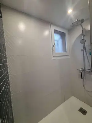 Salle de bains dans l'établissement Séjour au lac à Biscarrosse !