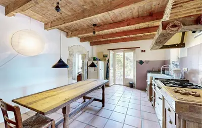 Cuisine ou kitchenette dans l'établissement Beautiful Home In Ossages