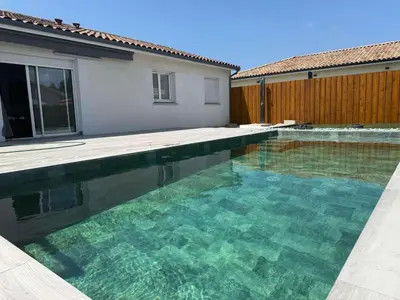Piscine de l'établissement Maison cosy avec piscine 8 pers ou située à proximité