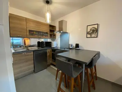 Cuisine ou kitchenette dans l'établissement Appartement moderne proche centre Capbreton