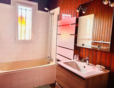 Salle de bains dans l'établissement CHARDONNERET - T3 proche des plages