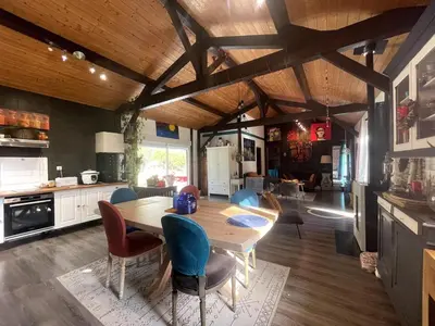 Cuisine ou kitchenette dans l'établissement La grange sous les pins landais