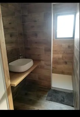 Salle de bains dans l'établissement Maison cosy proche forêt