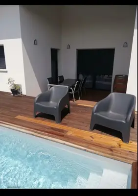 Piscine de l'établissement Maison cosy proche forêt ou située à proximité