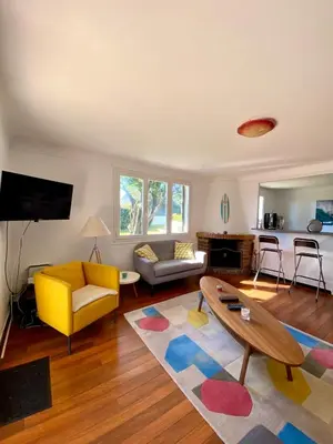 Télévision ou salle de divertissement dans l'établissement Bourdaines - Villa entre océan et forêt
