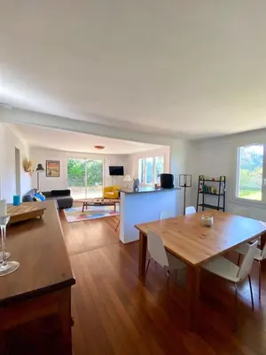 Coin salon dans l'établissement Bourdaines - Villa entre océan et forêt