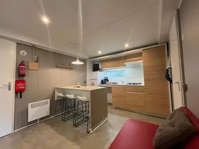 Cuisine ou kitchenette dans l'établissement Mobile Home 6 personnes