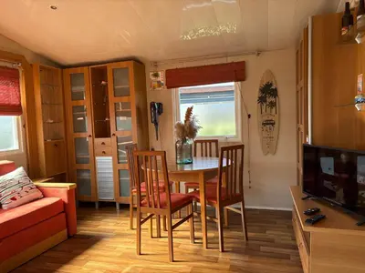 Coin salon dans l'établissement Joli Mobilhome 4 personnes proche Mimizan océan et lac