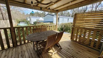 Balcon ou terrasse dans l'établissement Joli Mobilhome 4 personnes proche Mimizan océan et lac