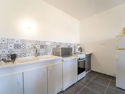 Cuisine ou kitchenette dans l'établissement Appartement T3 neuf à Mimizan, 4 pers, proche centre, jardinet, parking inclus - FR-1-50-173