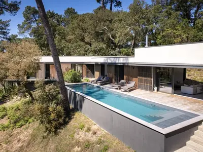 Piscine de l'établissement Villa de Luxe Contemporaine à Hossegor - FR-1-791-39 ou située à proximité
