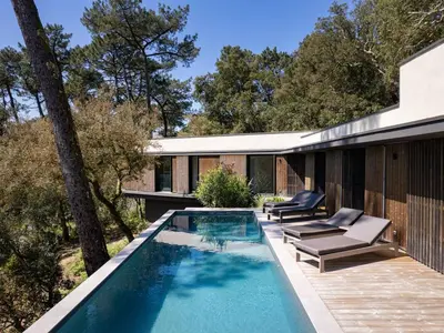 Piscine de l'établissement Villa de Luxe Contemporaine à Hossegor - FR-1-791-39 ou située à proximité