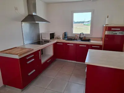 Cuisine ou kitchenette dans l'établissement Maison de vacances avec jardin au Pays-Basque 88 m2