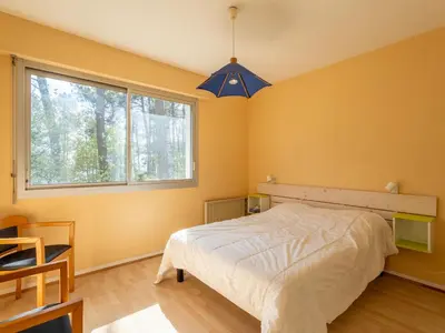 Un ou plusieurs lits dans un hébergement de l'établissement Maison familiale 5 chambres pour 14 pers, vue lac à Biscarrosse - FR-1-319-605
