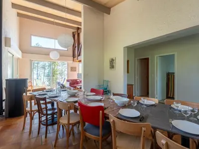 Coin salon dans l'établissement Maison familiale 5 chambres pour 14 pers, vue lac à Biscarrosse - FR-1-319-605