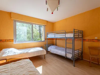 Un ou plusieurs lits dans un hébergement de l'établissement Maison familiale 5 chambres pour 14 pers, vue lac à Biscarrosse - FR-1-319-605