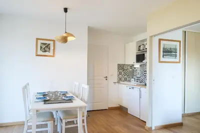 Cuisine ou kitchenette dans l'établissement Escapade au Lac B09