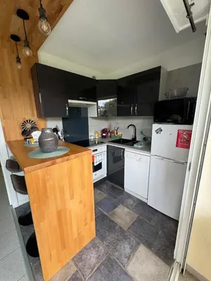 Cuisine ou kitchenette dans l'établissement Ocean and forest golf studio