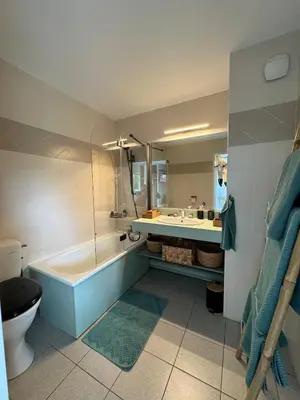 Salle de bains dans l'établissement Ocean and forest golf studio