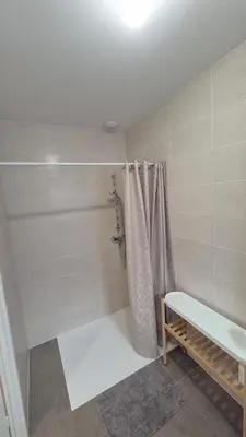 Salle de bains dans l'établissement New house 10 min from the beach