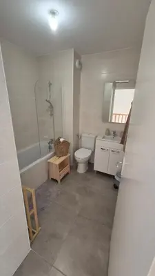 Salle de bains dans l'établissement New house 10 min from the beach
