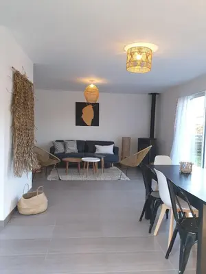 Coin salon dans l'établissement Villa de la plage 3 chambres, à 2 pas de l'océan