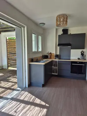 Cuisine ou kitchenette dans l'établissement Villa de la plage 3 chambres, à 2 pas de l'océan
