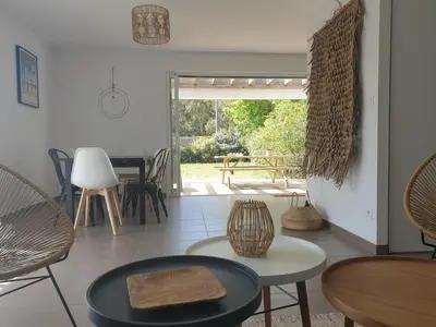 Coin salon dans l'établissement Villa de la plage 3 chambres, à 2 pas de l'océan
