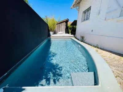 Piscine de l'établissement Soimi, villa 4 chambres, petite piscine, plages a pieds ou située à proximité