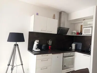 Cuisine ou kitchenette dans l'établissement Agréable studio 7 au penon proche plages