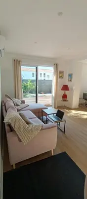 Un ou plusieurs lits dans un hébergement de l'établissement Maison duplex Bisca avec jardin