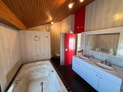 Salle de bains dans l'établissement Maison Landaise d'Architecte - 8 Pers - Biscarrosse Bourg - FR-1-319-609