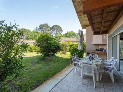 Jardin de l'établissement Spacieuse maison 3 chambres à Biscarrosse pour 6 personnes - FR-1-319-610