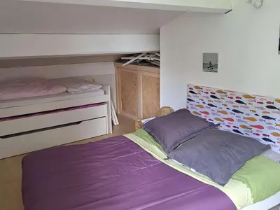 Un ou plusieurs lits dans un hébergement de l'établissement Maison de vacances avec Jacuzzi proche du Lac de Biscarrosse - FR-1-831-12