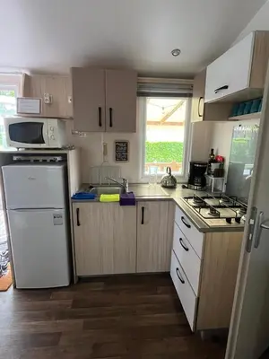 Cuisine ou kitchenette dans l'établissement bungalow le TXOKO