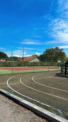 Tennis ou squash au sein de le camping ou à proximité
