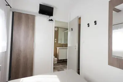 Télévision ou salle de divertissement dans l'établissement Mobil Home 458 Siblu La Réserve Gastes