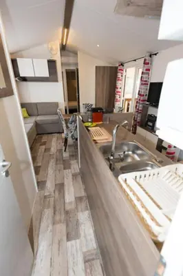 Cuisine ou kitchenette dans l'établissement Mobil Home 458 Siblu La Réserve Gastes