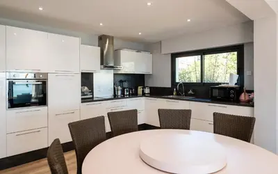 Cuisine ou kitchenette dans l'établissement Villa-SONNIER-Biscarrosse