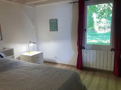 Un ou plusieurs lits dans un hébergement de l'établissement Gavial - Grande maison avec piscine