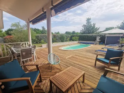 Piscine de l'établissement villa near ocean with swimming pool ou située à proximité