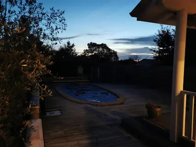 Jardin de l'établissement villa near ocean with swimming pool